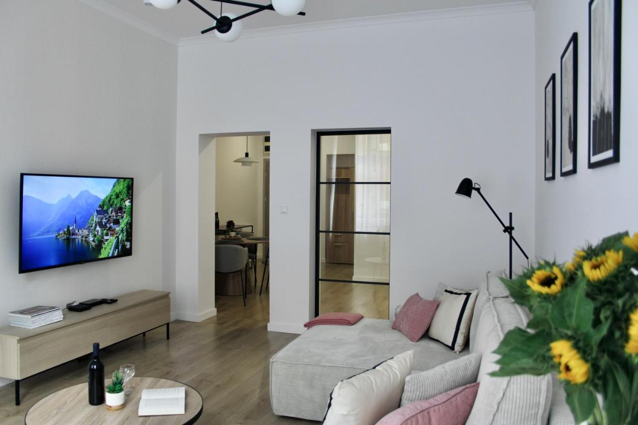 Luna Apartments Jelenia Gora Bagian luar foto