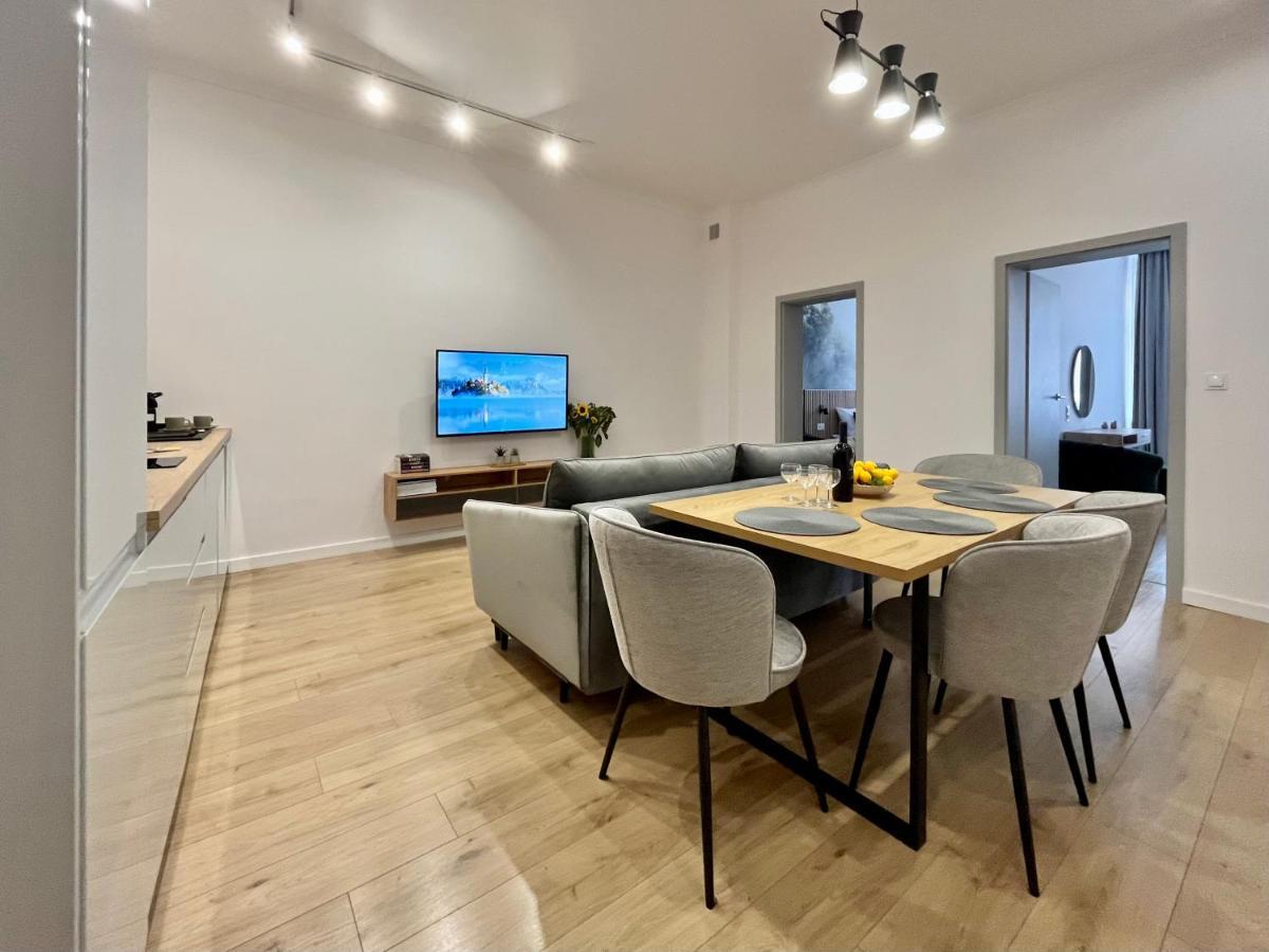 Luna Apartments Jelenia Gora Bagian luar foto