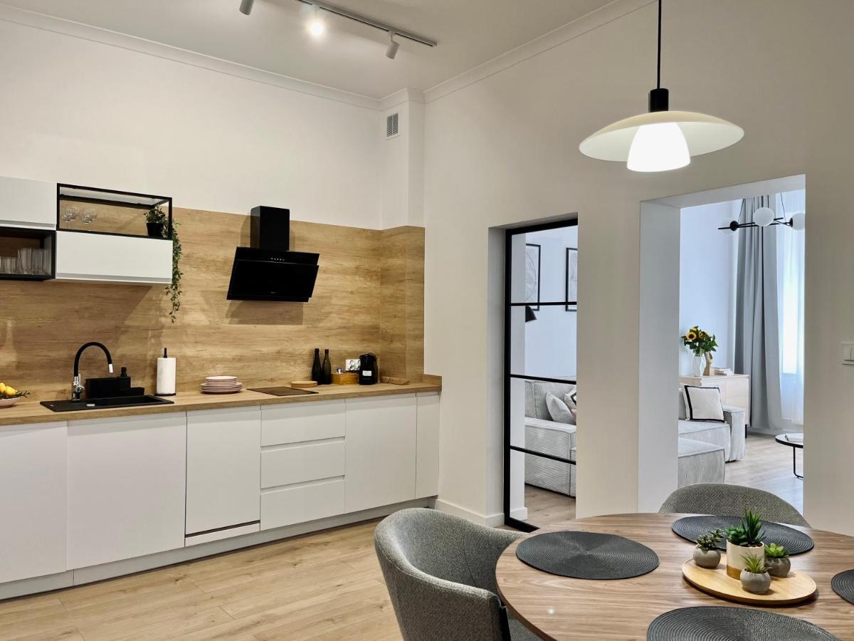 Luna Apartments Jelenia Gora Bagian luar foto