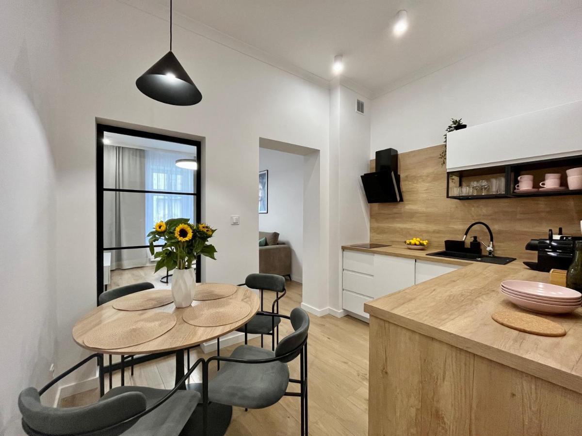 Luna Apartments Jelenia Gora Bagian luar foto