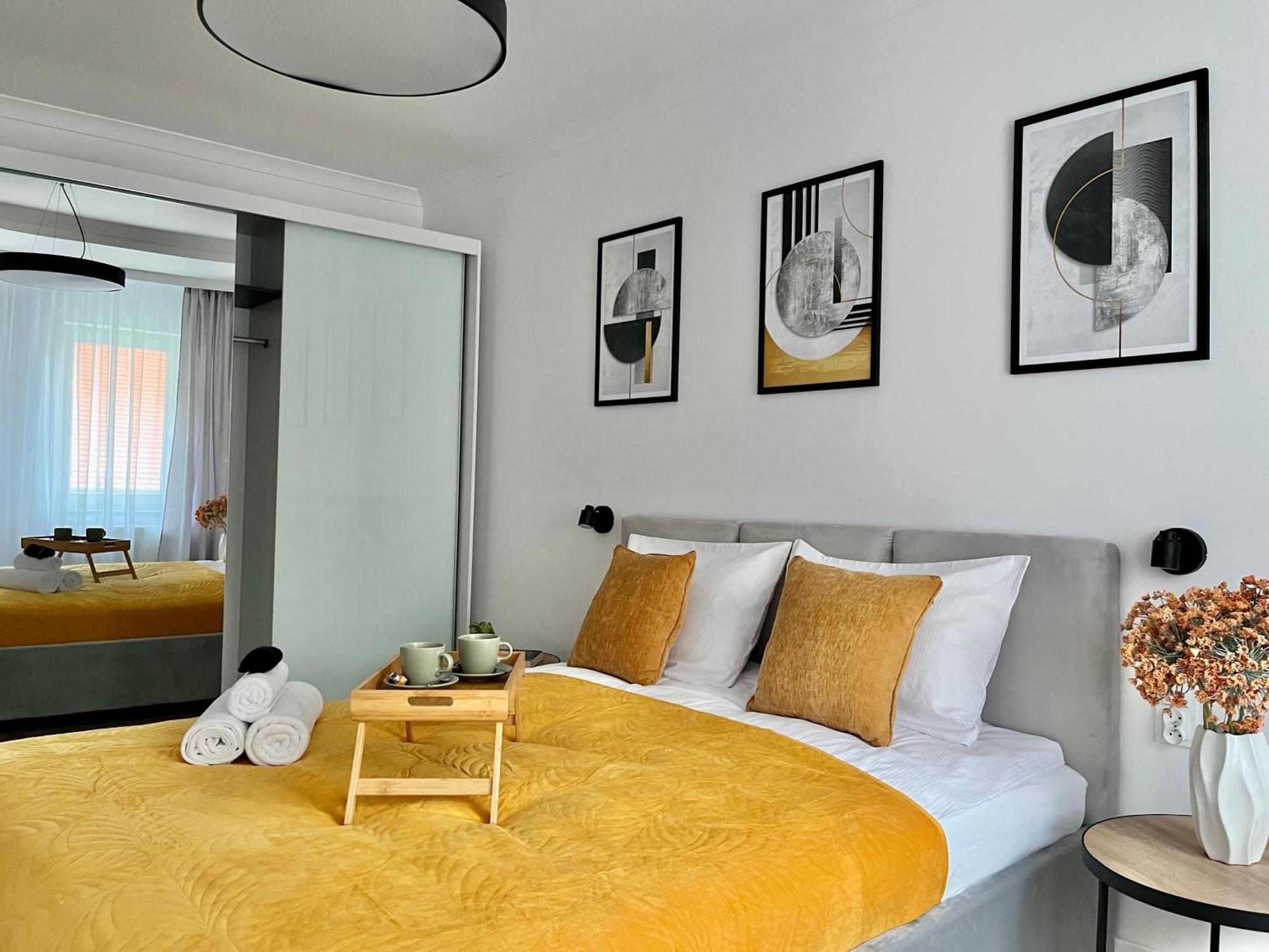 Luna Apartments Jelenia Gora Bagian luar foto